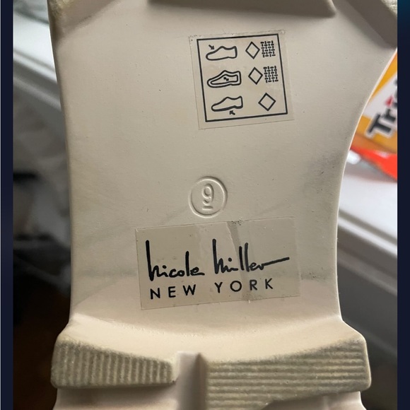 Women’s stylish designer lace up boots by Nicole Miller; Sz 9 - Picture 6 of 7